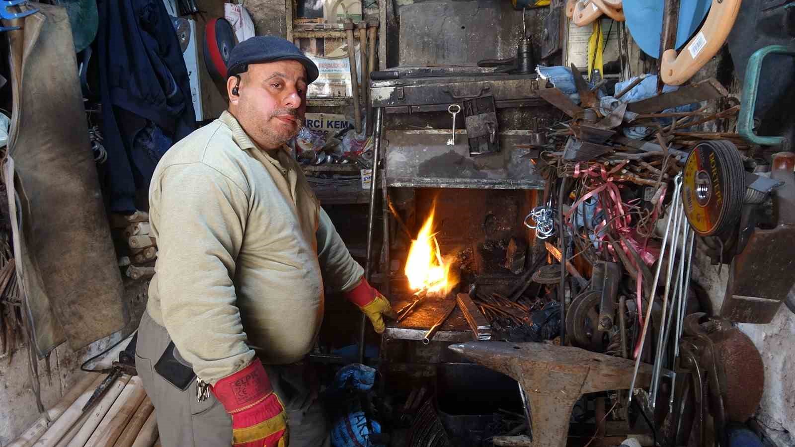 Çekiç sesleri azaldı, ustalar yalnız kaldı
