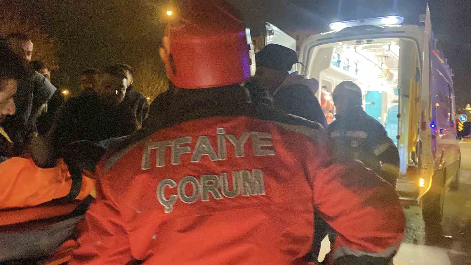 Çekici ile çarpışan otomobil hurdaya döndü: Ekipler yaralı sürücü için zamanla yarıştı
