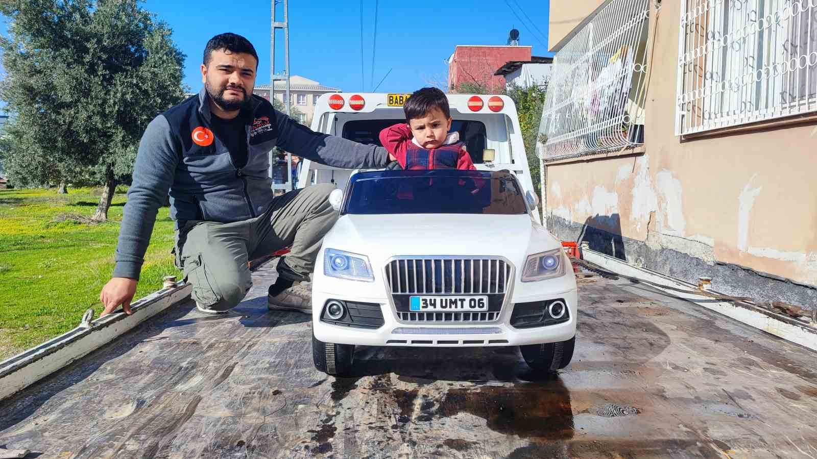 Çekiciyle gelen doğum günü sürprizi yüzleri güldürdü
