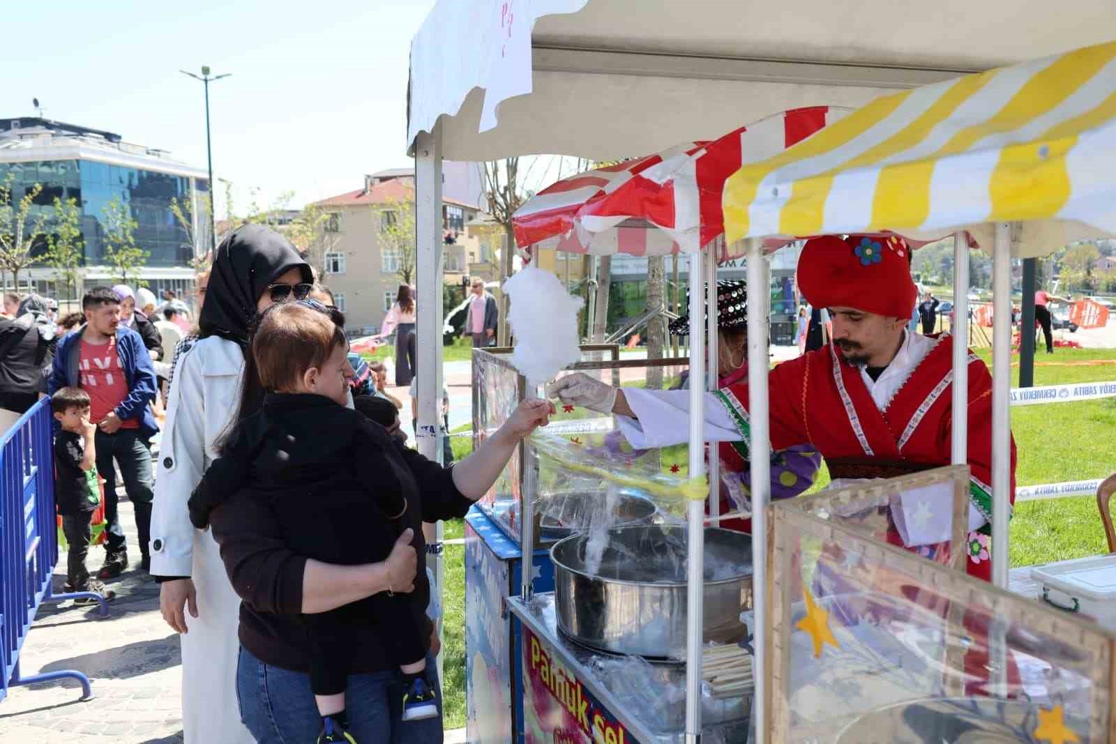 Çekmeköy’de gökyüzü çocukların bayramına sahne oldu

