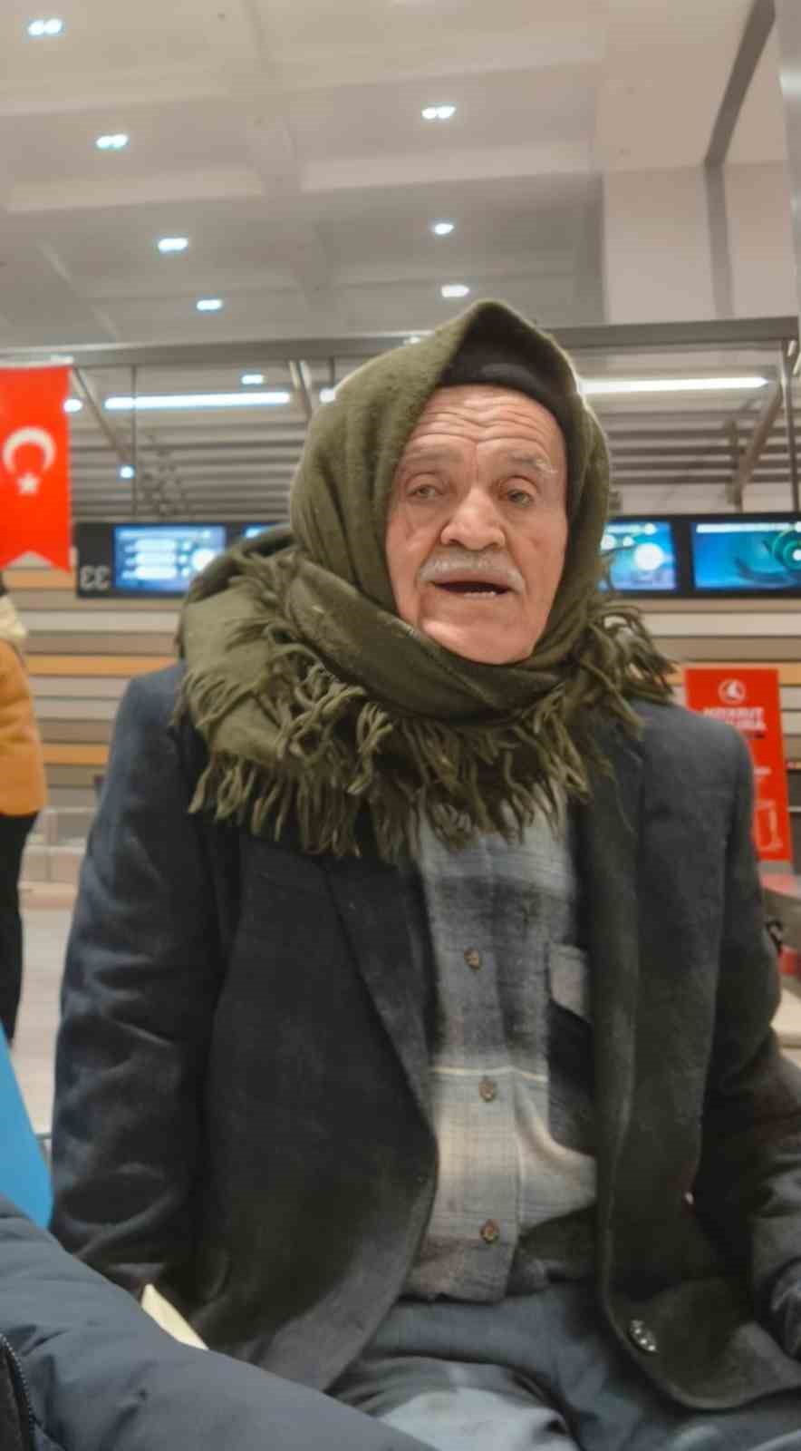 Çekmeköy’de kaybolan Alzheimer hastası yaşlı adamdan 17 gündür haber alınamıyor
Çekmeköy’de kaybolan Alzheimer hastası yaşlı adamdan 17 gündür haber alınamıyor