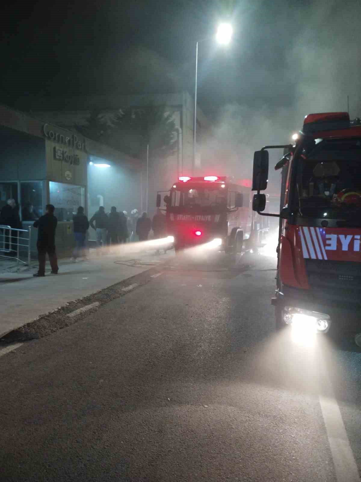 Çekmeköy’de park halindeki araçta yangın çıktı
