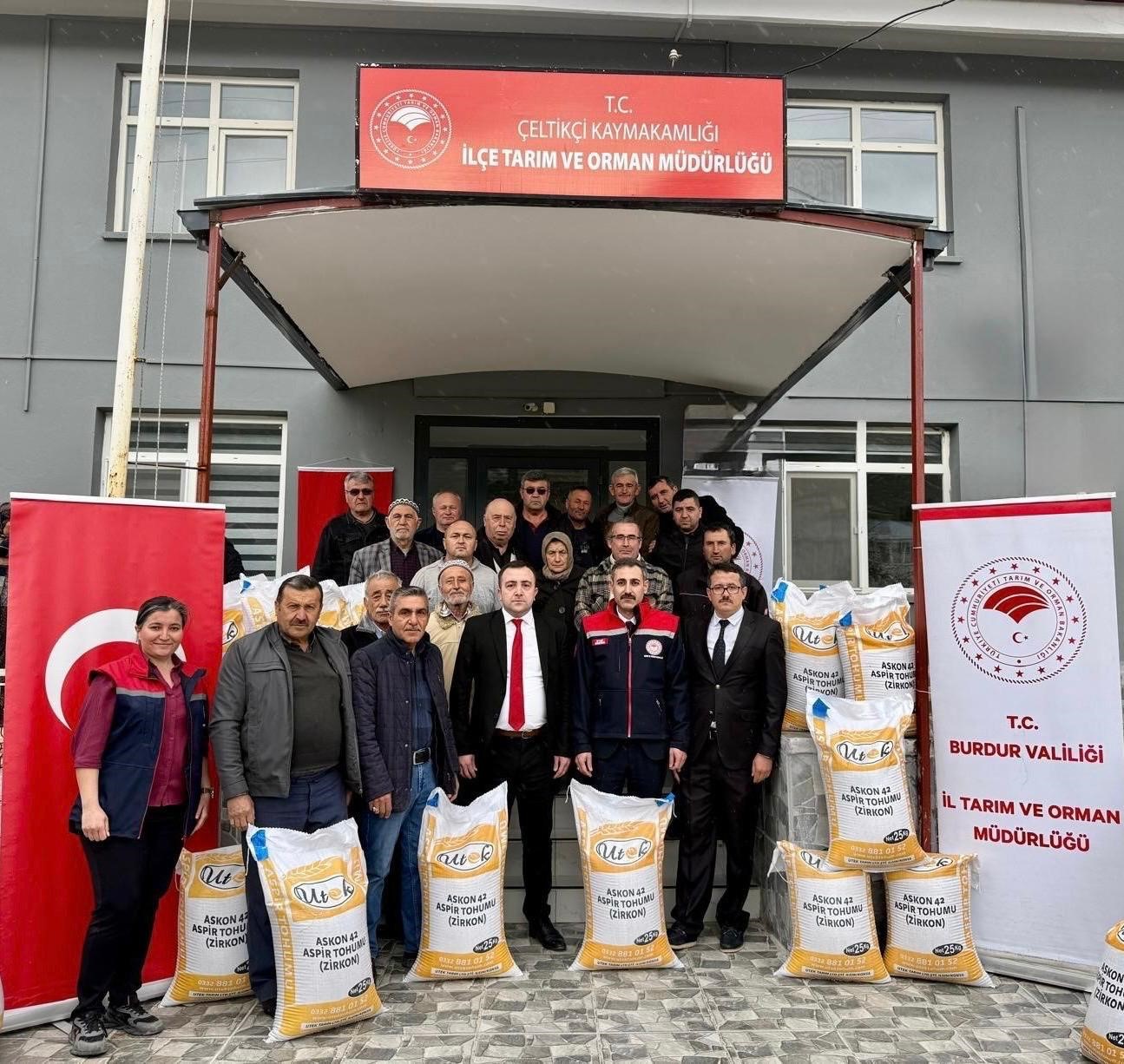 Çeltikçi’de üreticiye aspir tohumu desteği
