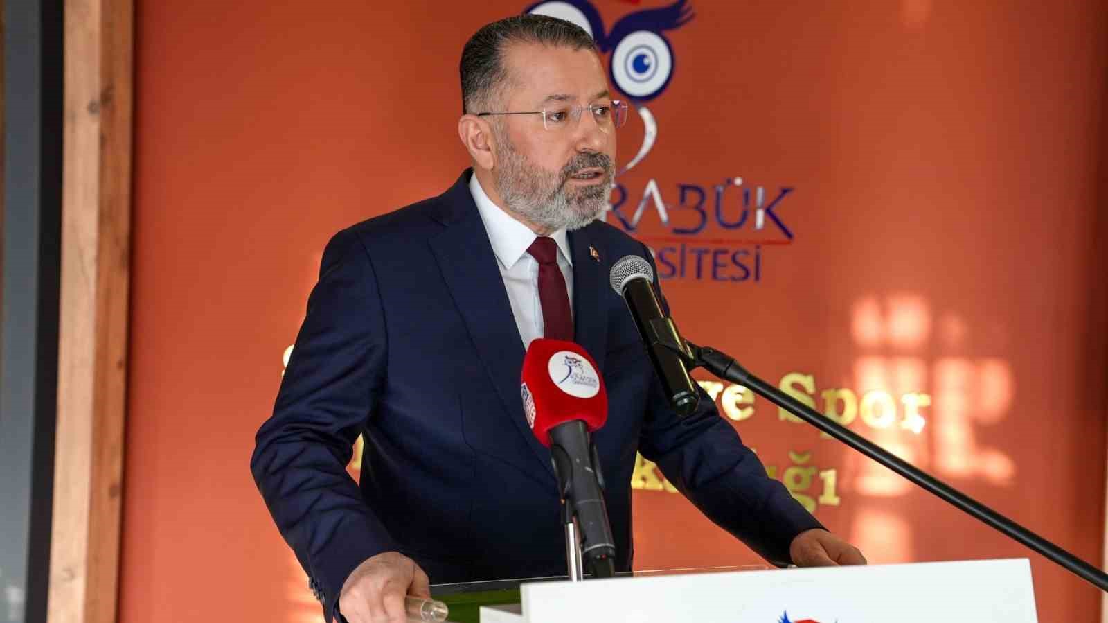 Cem Şahin ve Rektör Kırışık Sosyalfest’te öğrencilerle buluştu
