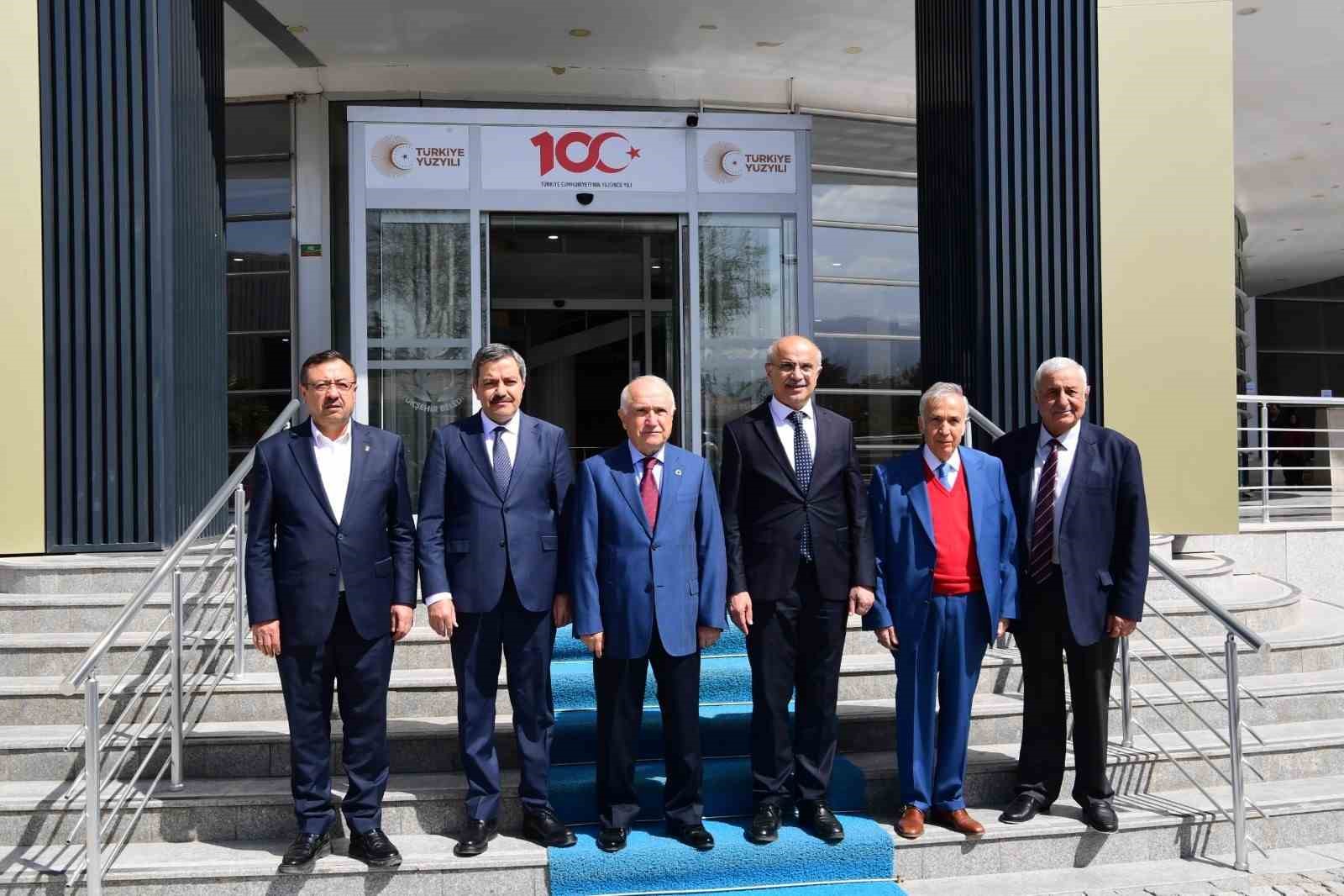 Cemil Çiçek, Başkan Er’i ziyaret etti
