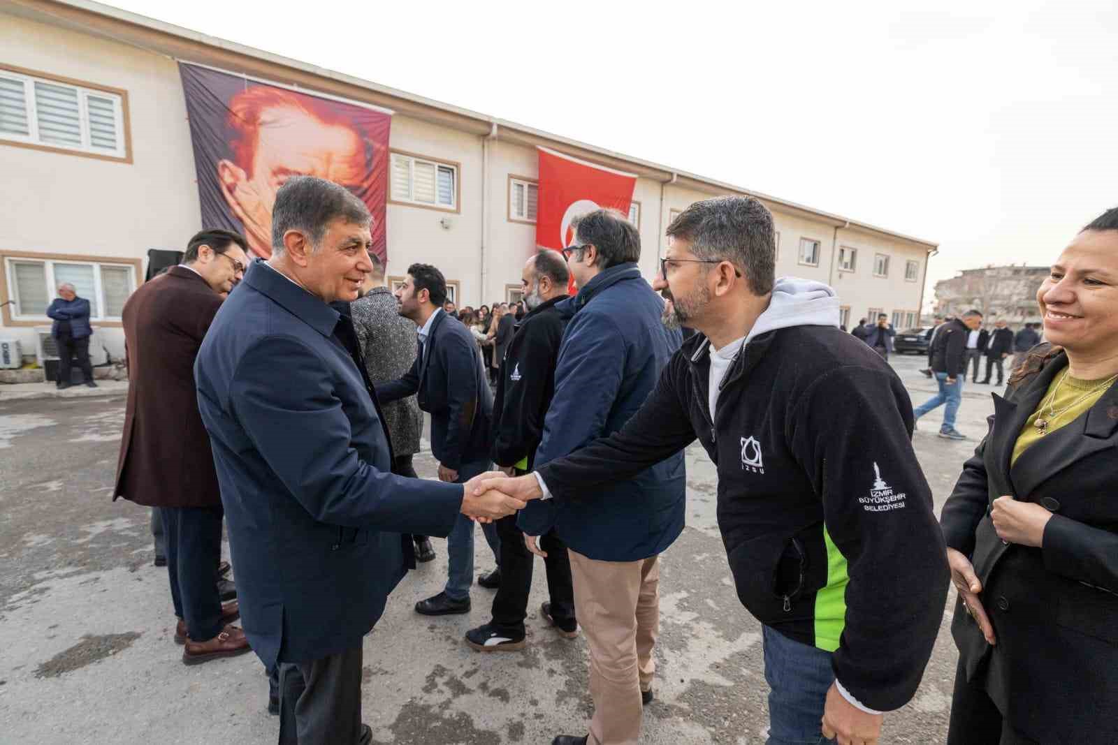 Cemil Tugay, İZSU personeli ile bayramlaştı: "İZSU bizim gururumuzdur"
