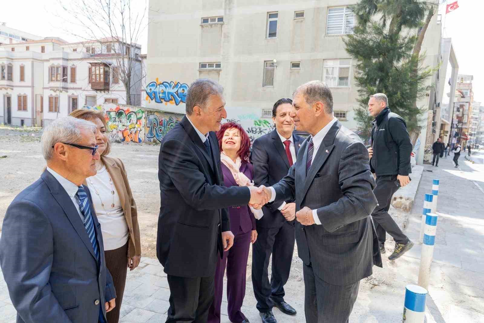 Cemil Tugay’dan sağlık emekçilerine teşekkür
Cemil Tugay’dan sağlık emekçilerine teşekkür