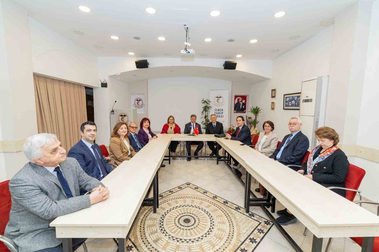 Cemil Tugay’dan sağlık emekçilerine teşekkür
Cemil Tugay’dan sağlık emekçilerine teşekkür