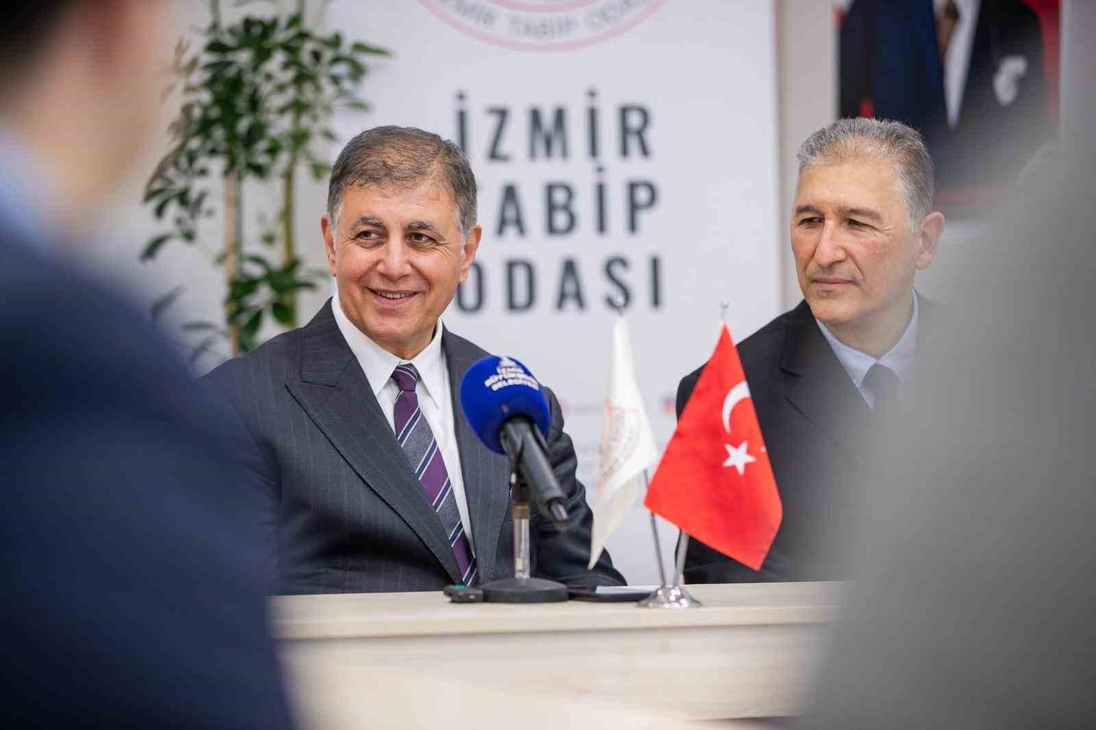 Cemil Tugay’dan sağlık emekçilerine teşekkür
Cemil Tugay’dan sağlık emekçilerine teşekkür