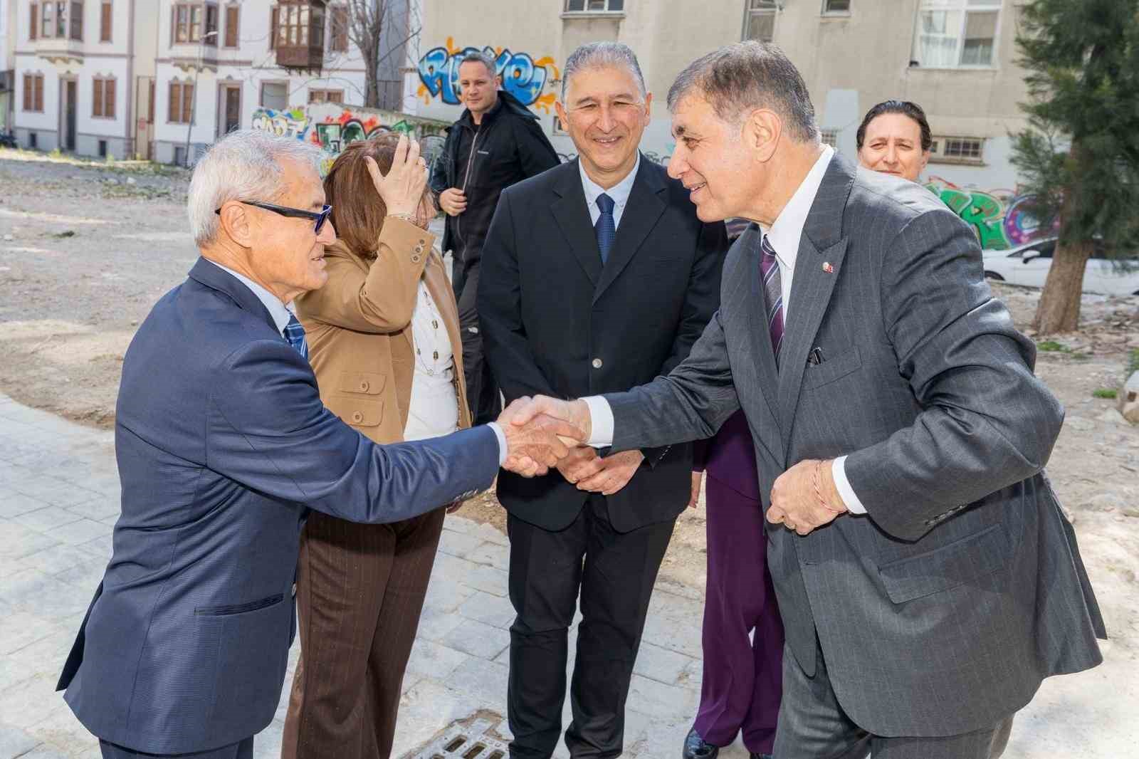 Cemil Tugay’dan sağlık emekçilerine teşekkür
Cemil Tugay’dan sağlık emekçilerine teşekkür