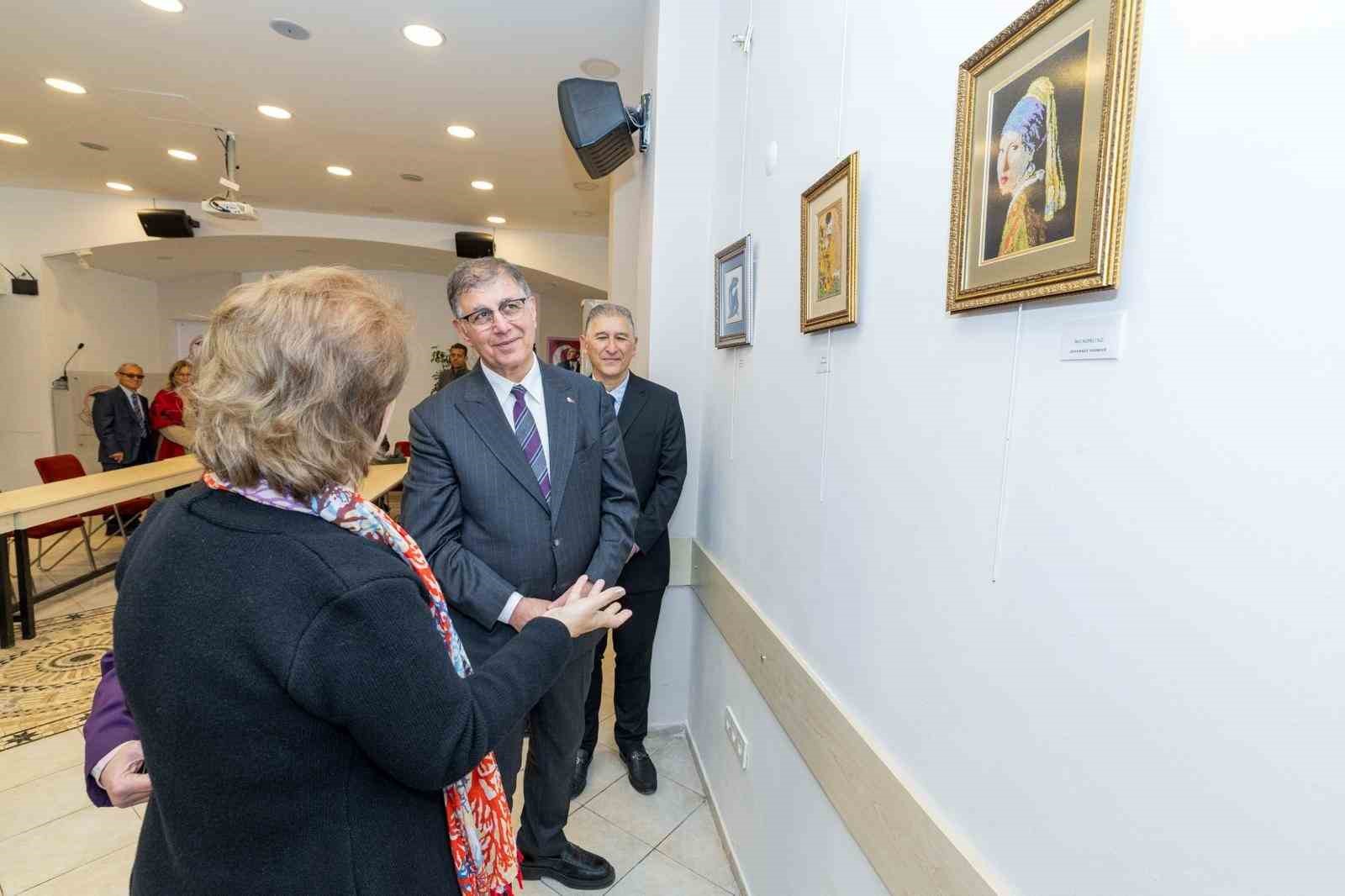 Cemil Tugay’dan sağlık emekçilerine teşekkür
Cemil Tugay’dan sağlık emekçilerine teşekkür