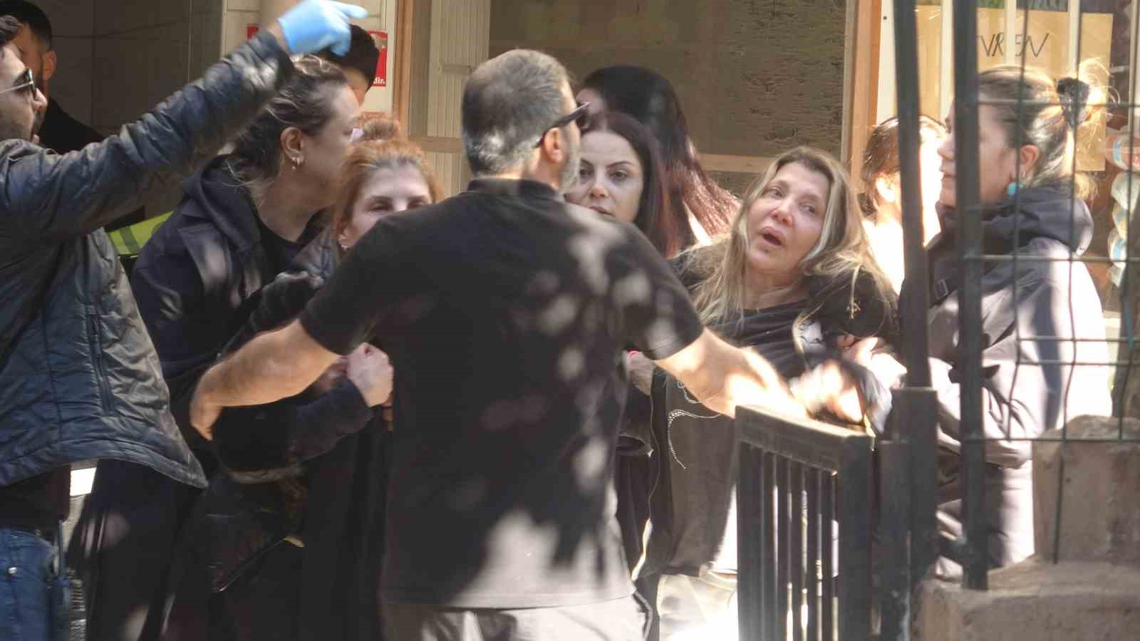 Cenaze aracını "Özgür bunu bize nasıl yaptın" diyerek yolladı
