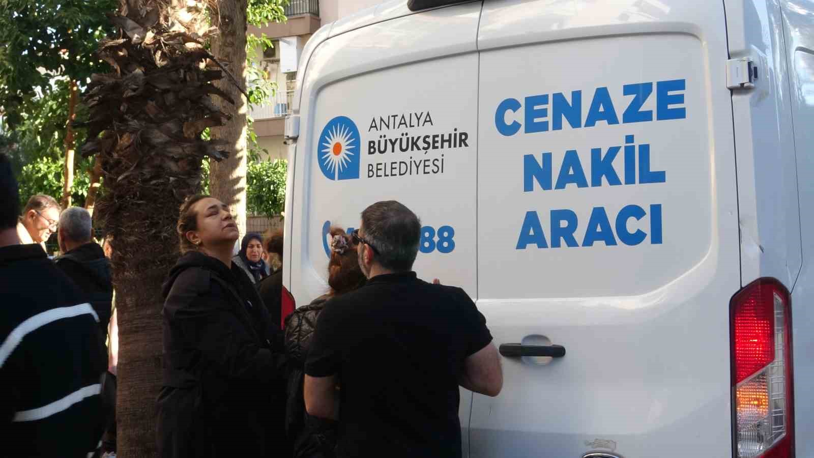 Cenaze aracını "Özgür bunu bize nasıl yaptın" diyerek yolladı
