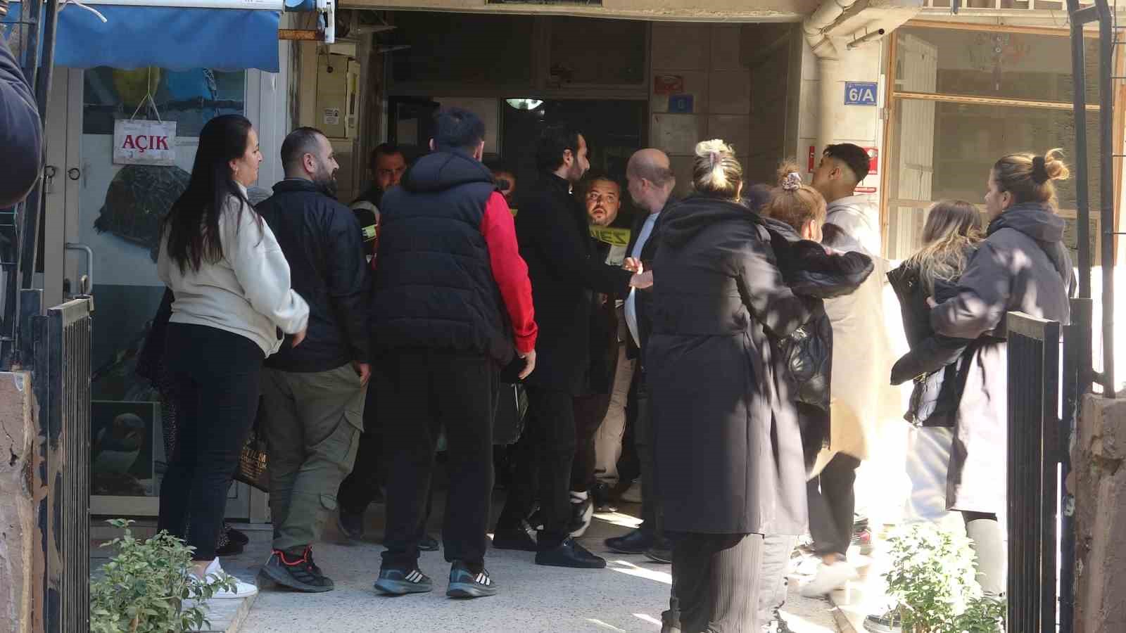 Cenaze aracını "Özgür bunu bize nasıl yaptın" diyerek yolladı
