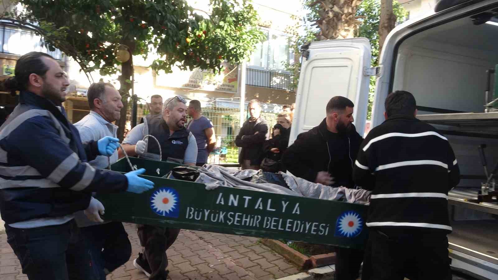 Cenaze aracını "Özgür bunu bize nasıl yaptın" diyerek yolladı
