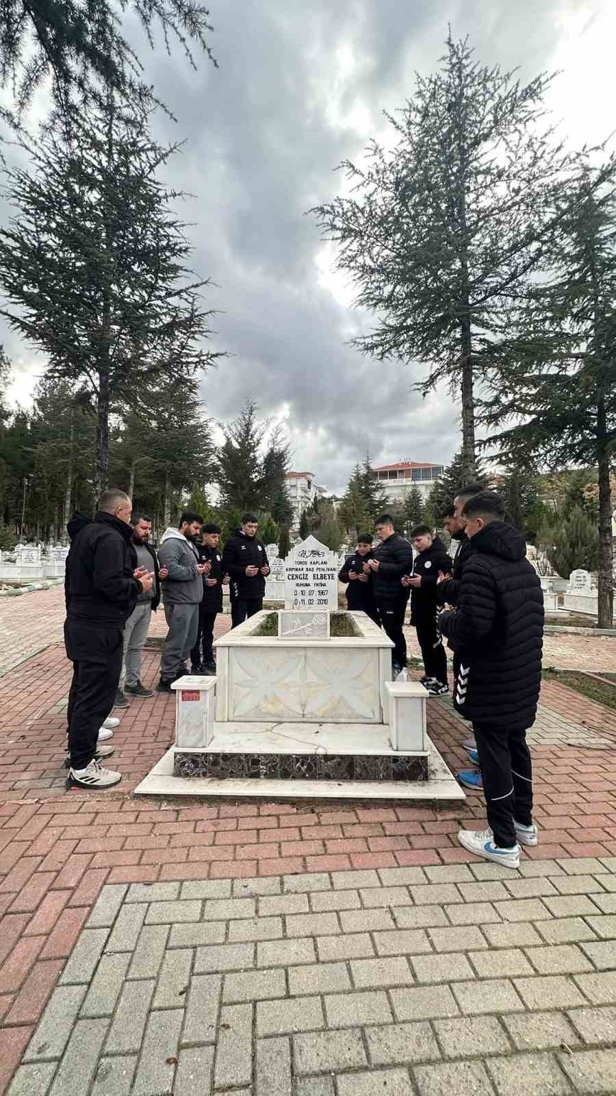 Cengiz Elbeye anıldı
