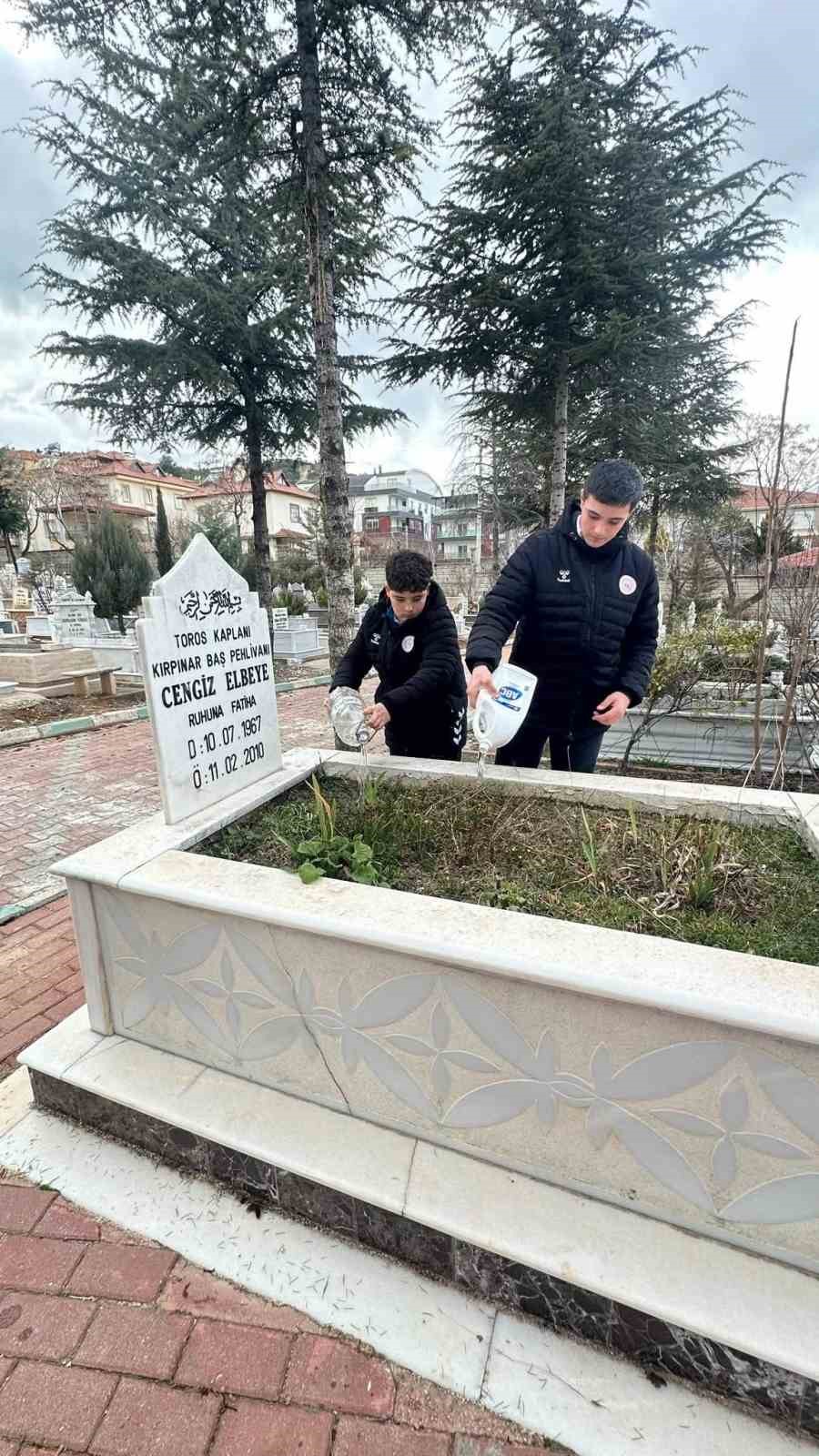 Cengiz Elbeye anıldı
