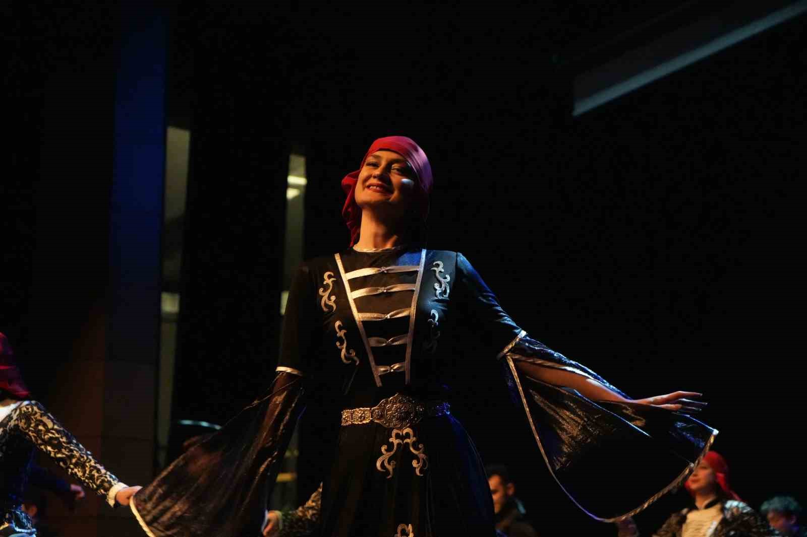 Çerkeslerden "Kültür Neferleri Onur Gecesi"
Çerkeslerden "Kültür Neferleri Onur Gecesi"