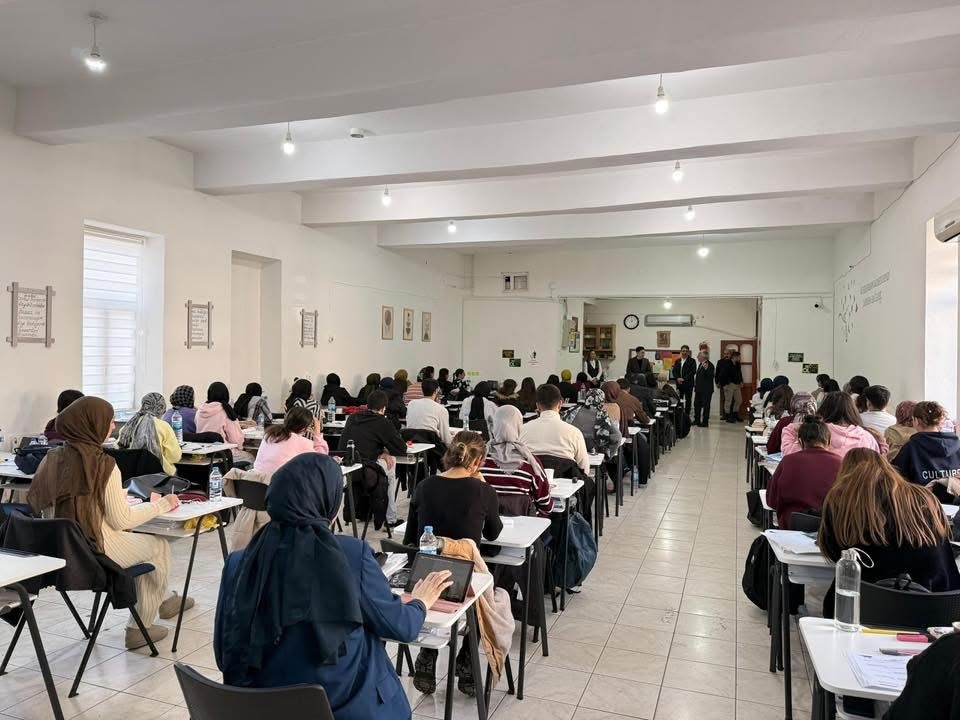 Çermik Belediyesi sınavlara hazırlanan gençlere kaynak yardımında bulundu
