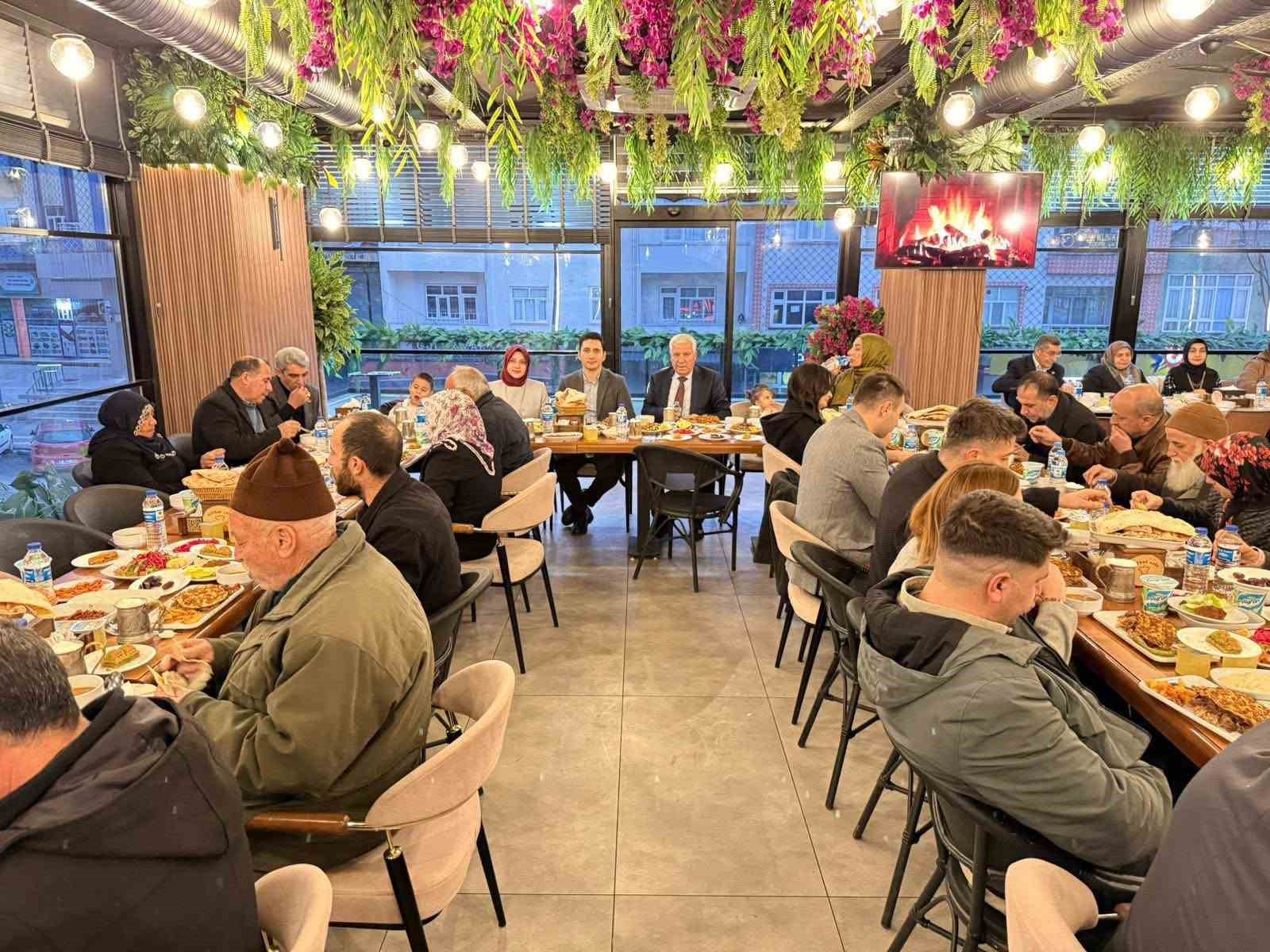 Çermik Kaymakamı Karataş, ilk iftar sofrasında şehit aileleri ile buluştu
