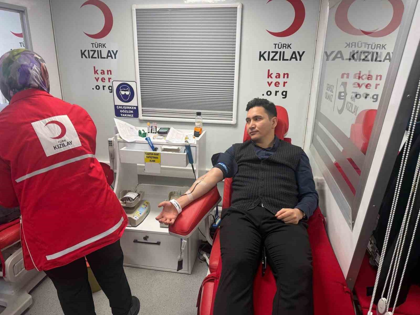 Çermik Kaymakamı Karataş, kan bağışında bulundu
Çermik Kaymakamı Karataş, kan bağışında bulundu