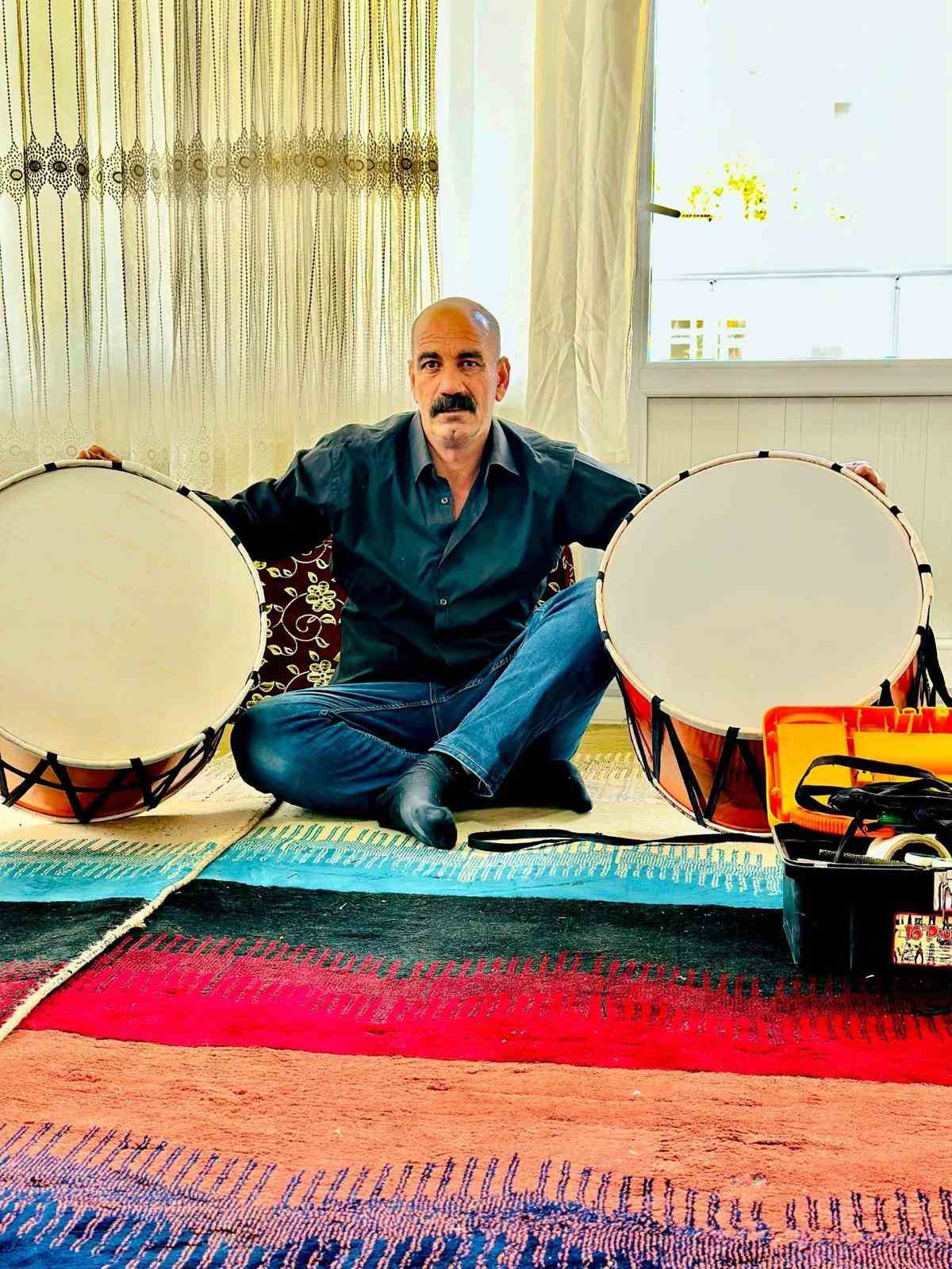 Çermik’te 40 yıldır baba mesleği davul imalatı yapıyor
