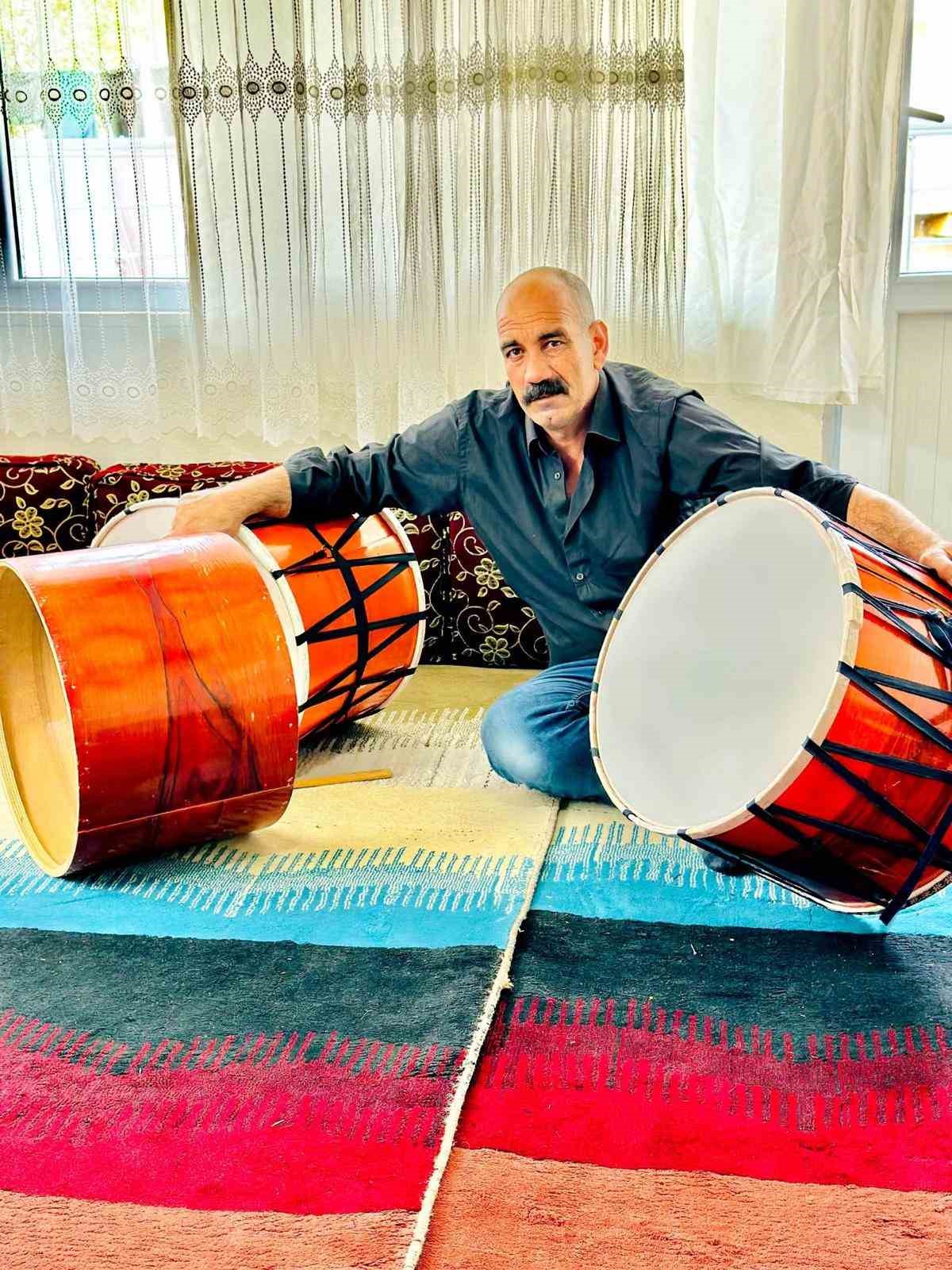 Çermik’te 40 yıldır baba mesleği davul imalatı yapıyor
