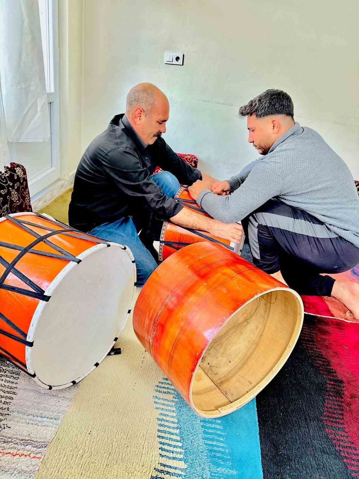 Çermik’te 40 yıldır baba mesleği davul imalatı yapıyor
