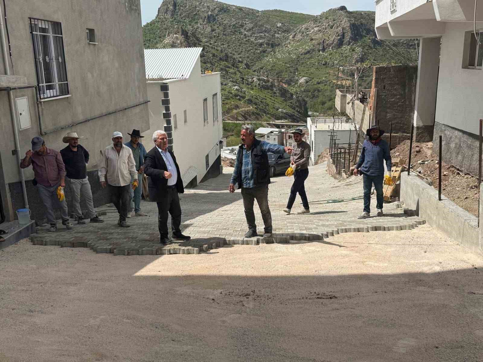 Çermik’te bozulan yolların yapımına başlandı
