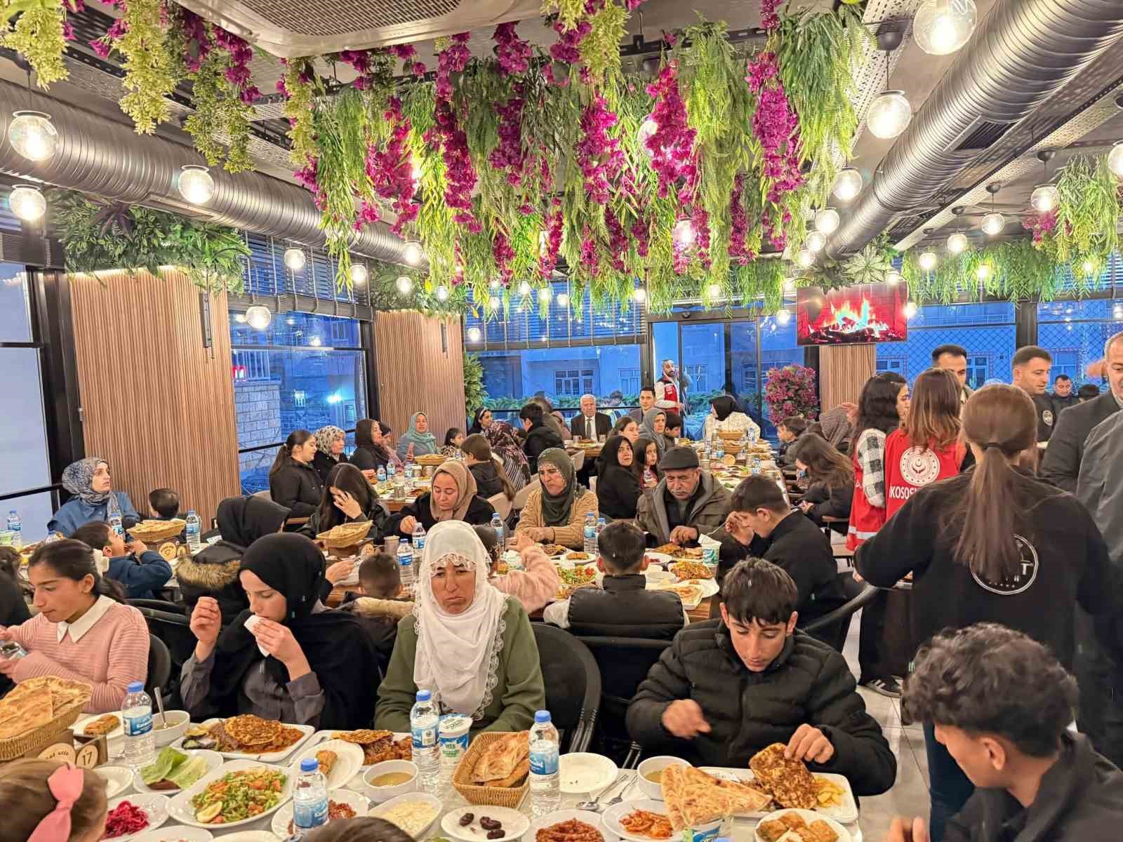 Çermik’te Dünya Yetimler Günü kapsamında iftar etkinliği düzenlendi
