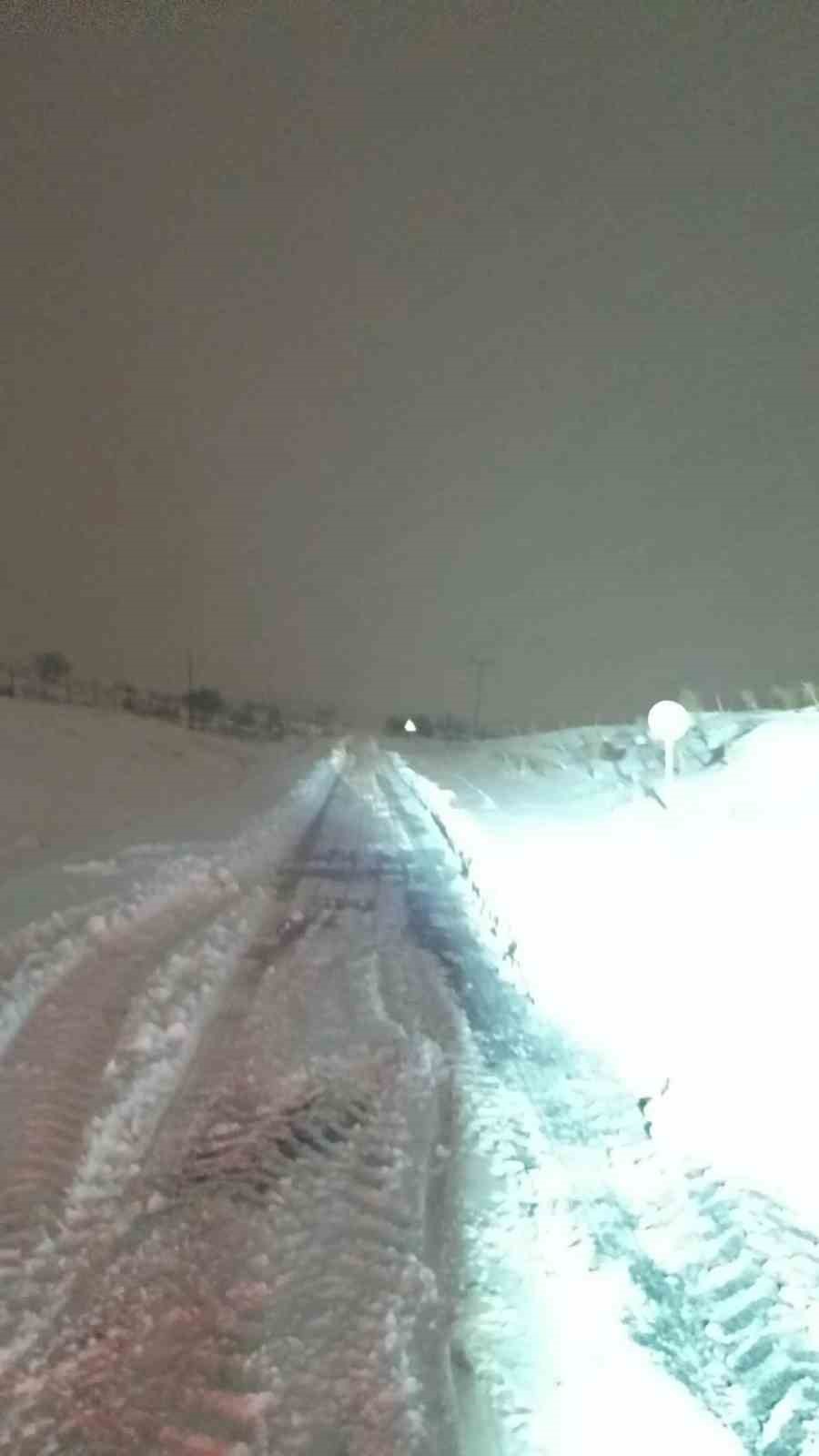 Çermik’te karda mahsur kalan ambulans kurtarıldı
