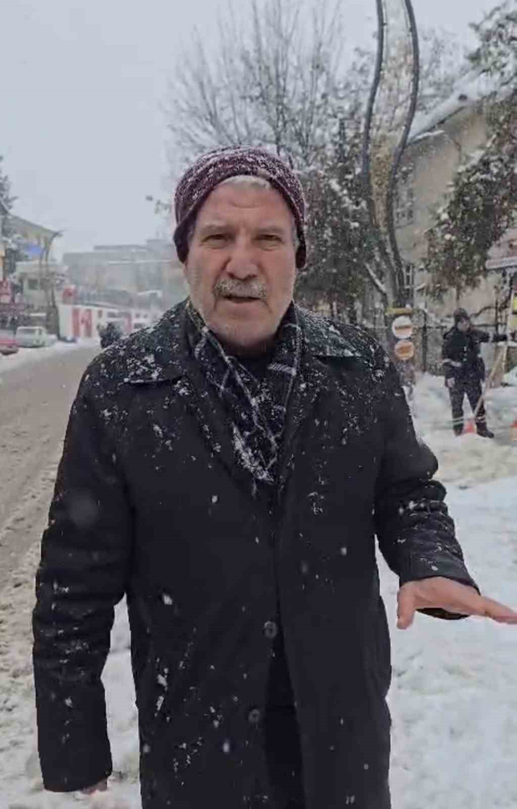 Çermik’te karla mücadele devam ediyor
