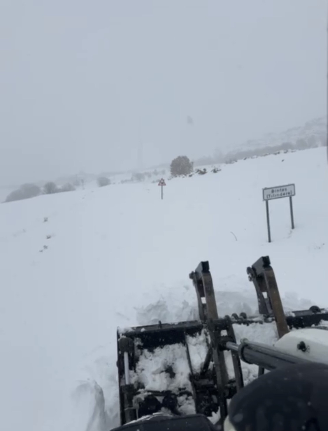 Çermik’te karla mücadele devam ediyor
