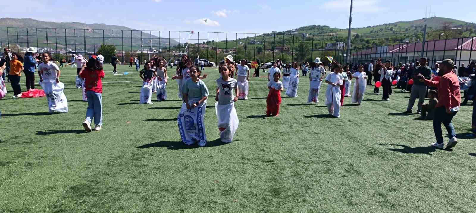 Çermikte uçurtma şenliği düzenlendi
