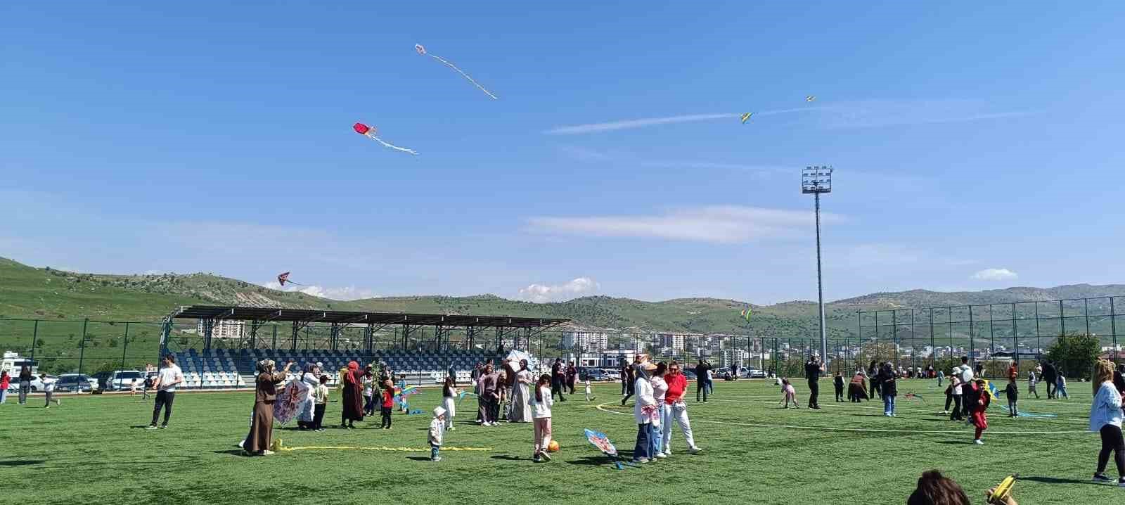 Çermikte uçurtma şenliği düzenlendi
