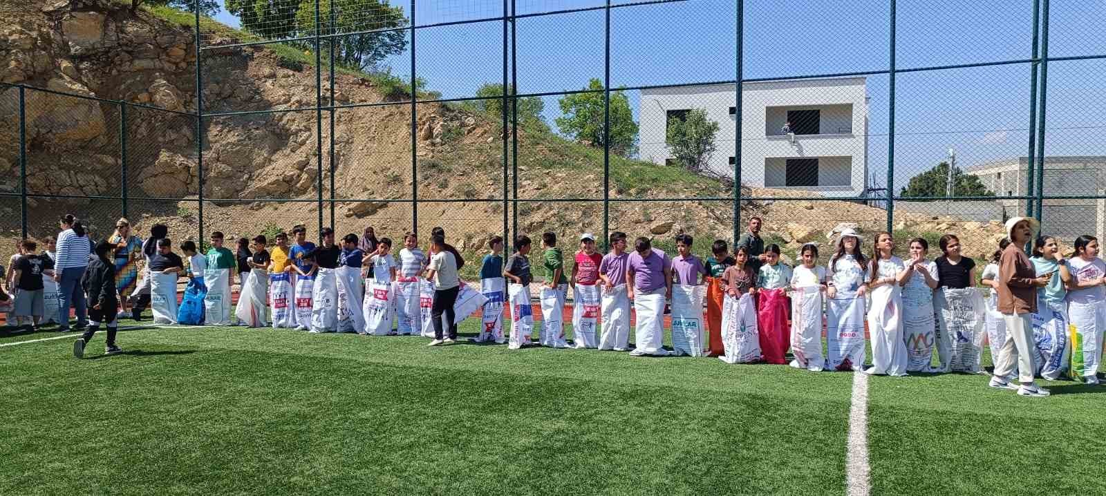 Çermikte uçurtma şenliği düzenlendi
