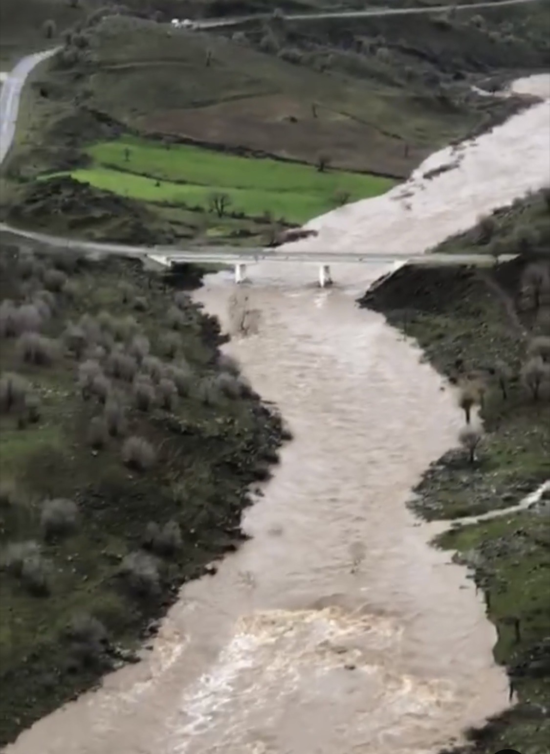 Çermik’te yoğun yağışlarla birlikte akarsu debileri yükseldi
