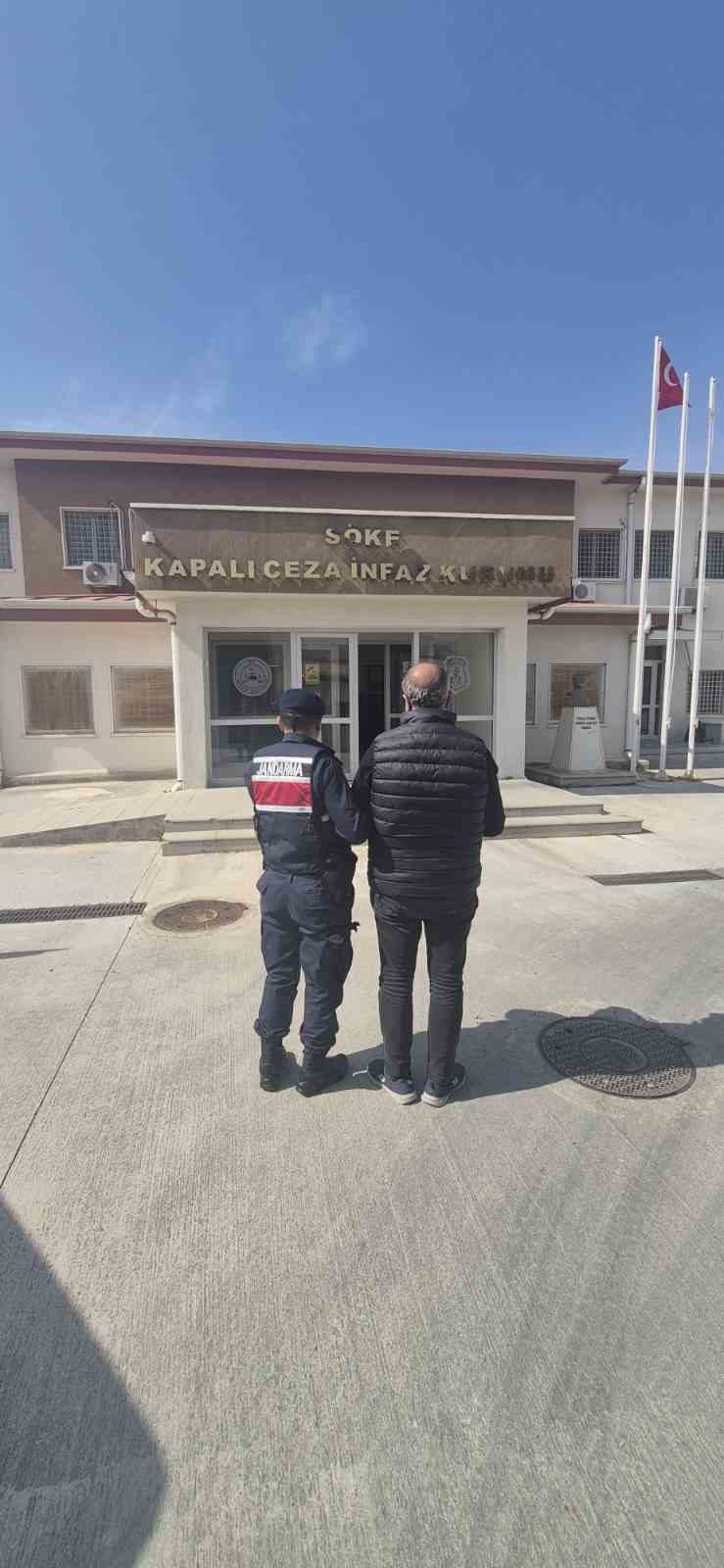 Çeşitli suçlardan aranan şahıslar jandarmadan kaçamadı
