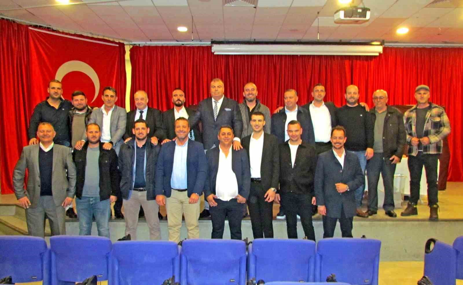 Çeşme Şoförler ve Otomobilciler Esnaf Odası’nda yeni Başkan Ali Koparal
Çeşme Şoförler ve Otomobilciler Esnaf Odası’nda yeni Başkan Ali Koparal