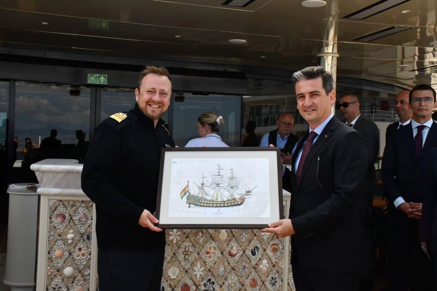 Çeşme’de kruvaziyer turizmi artıyor
