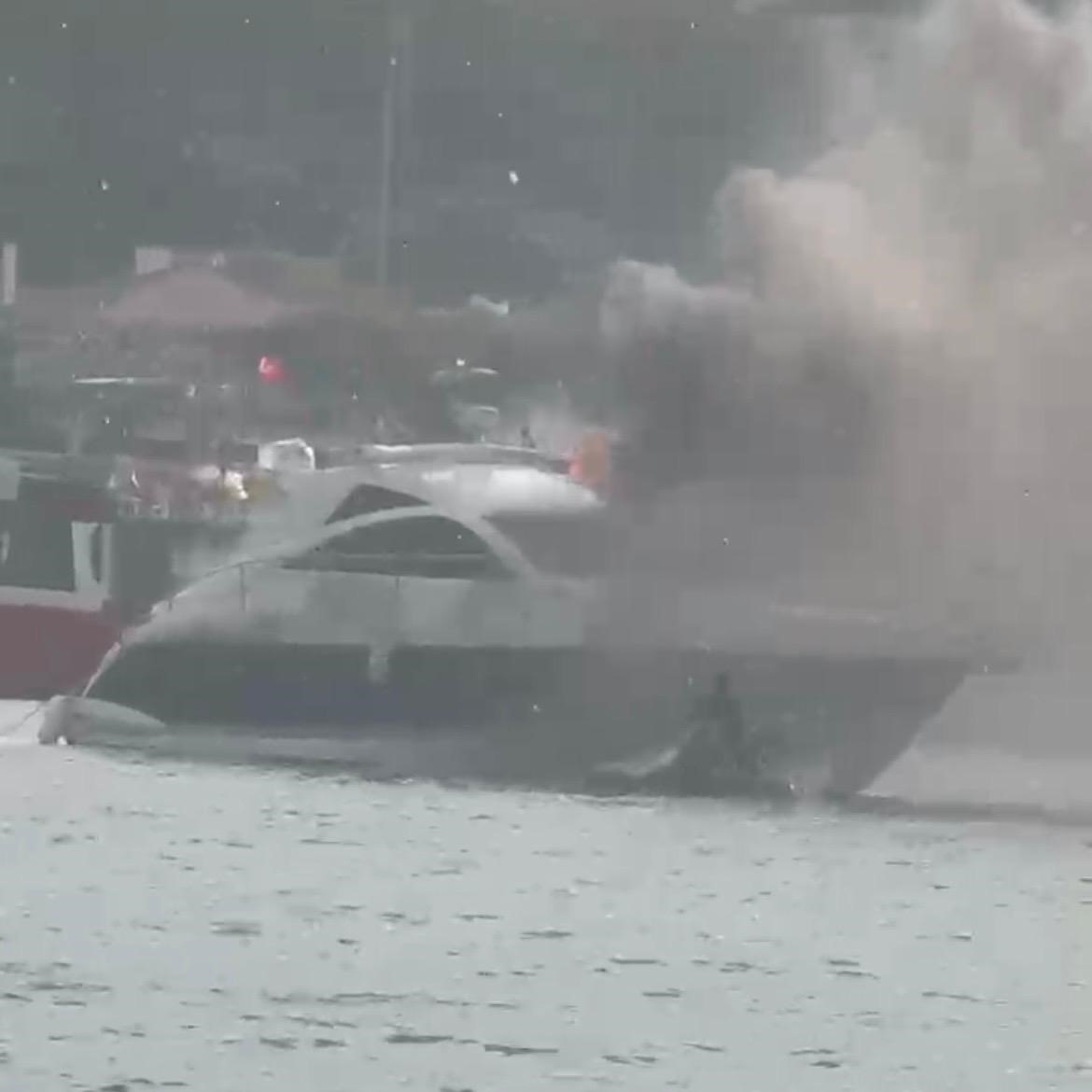 Çeşme’de motoryatta yangın paniği
