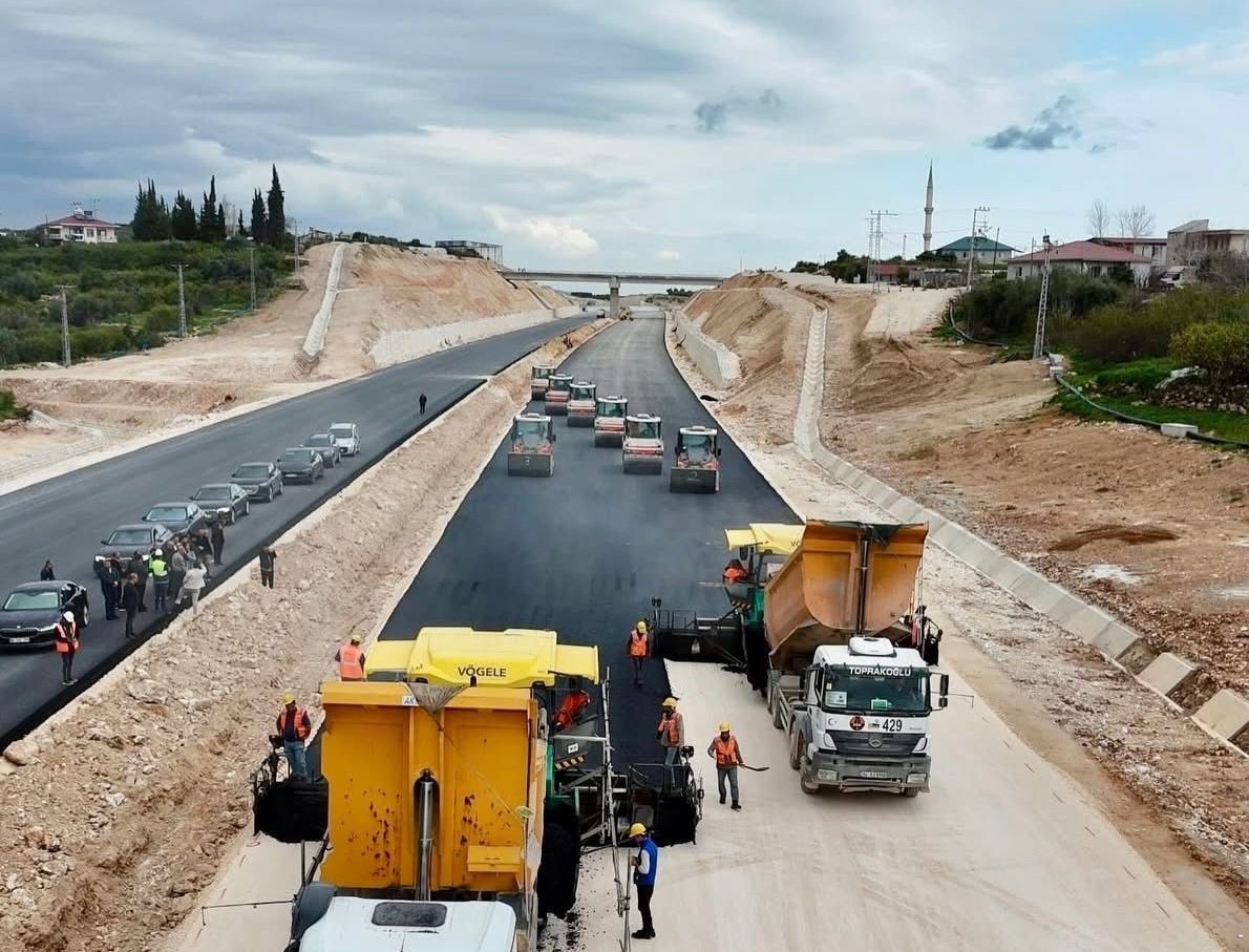 Çeşmeli- Kızkalesi Otoyolunda çalışmalar yerinde incelendi
