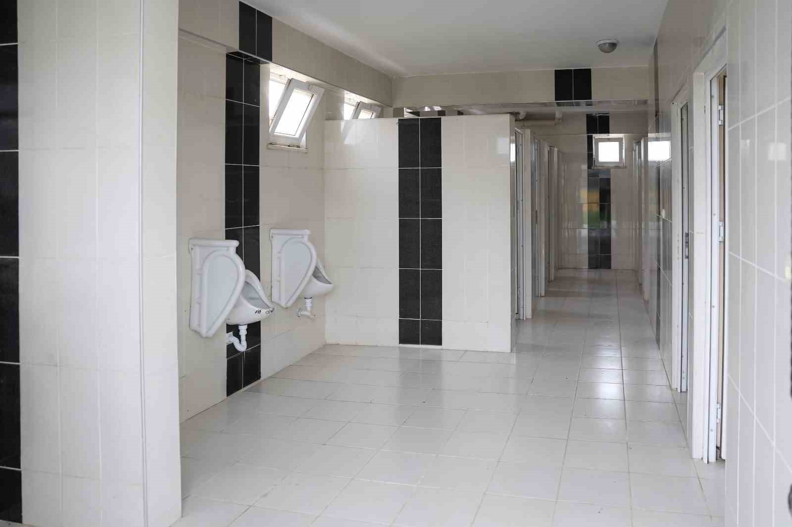 Çeştepe’deki halı saha yeniden hizmete açıldı
