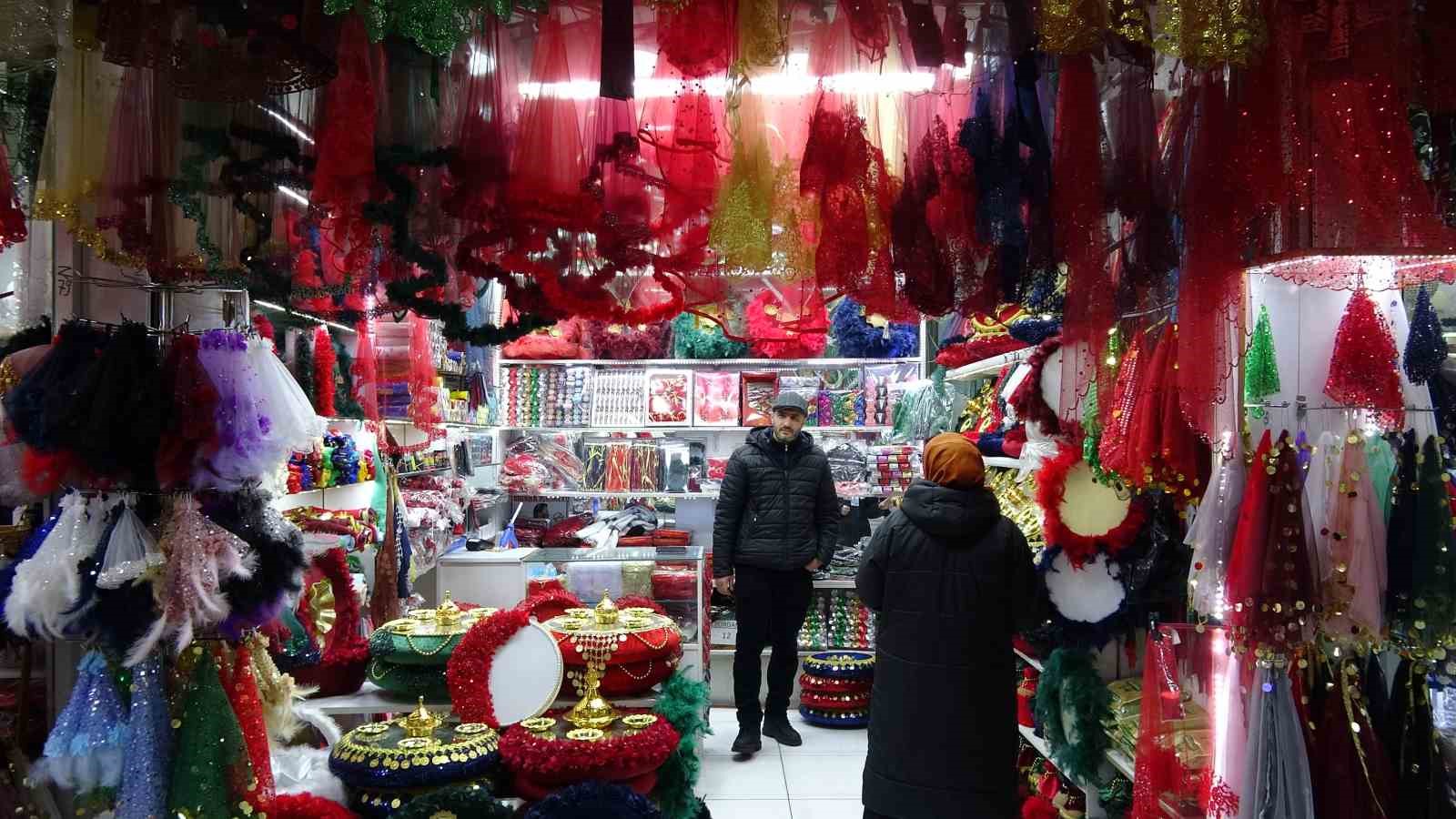 Çeyiz düzen kızların yolu bu çarşıdan geçiyor
Çeyiz düzen kızların yolu bu çarşıdan geçiyor