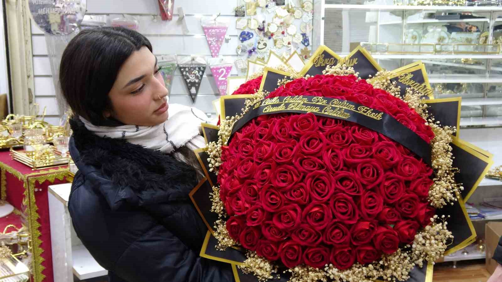 Çeyiz düzen kızların yolu bu çarşıdan geçiyor
Çeyiz düzen kızların yolu bu çarşıdan geçiyor