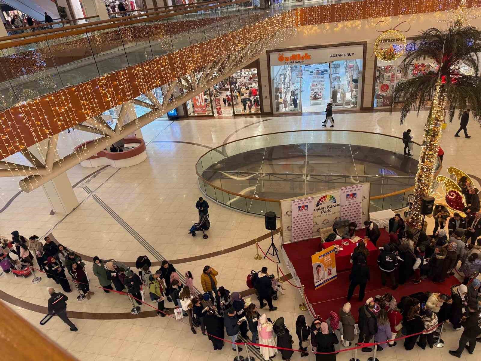 Ceylan Karavil Park AVM’de imza günü
Ceylan Karavil Park AVM’de imza günü