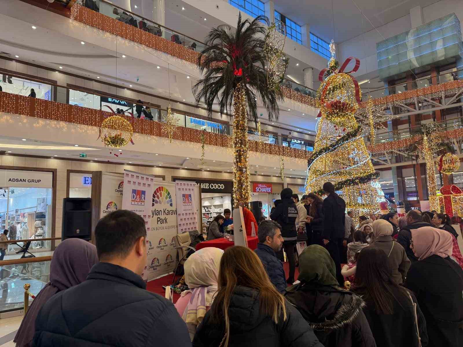 Ceylan Karavil Park AVM’de imza günü
Ceylan Karavil Park AVM’de imza günü