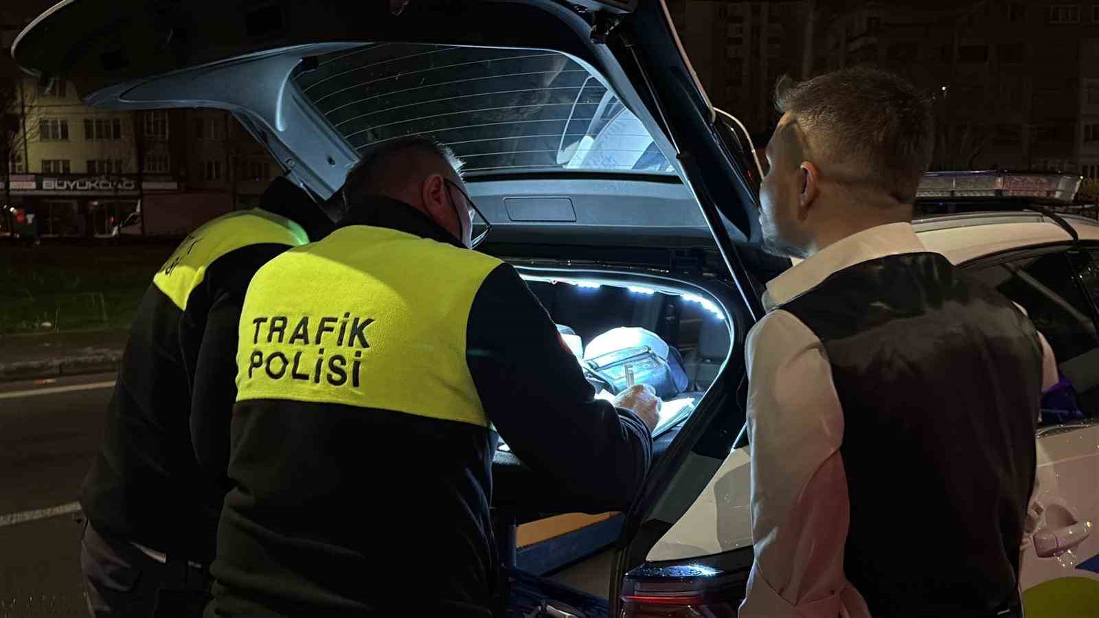 Ceza yiyen alkollü sürücü ekiplere önce ‘teşekkür’ etti, sonra zorluk çıkardı
