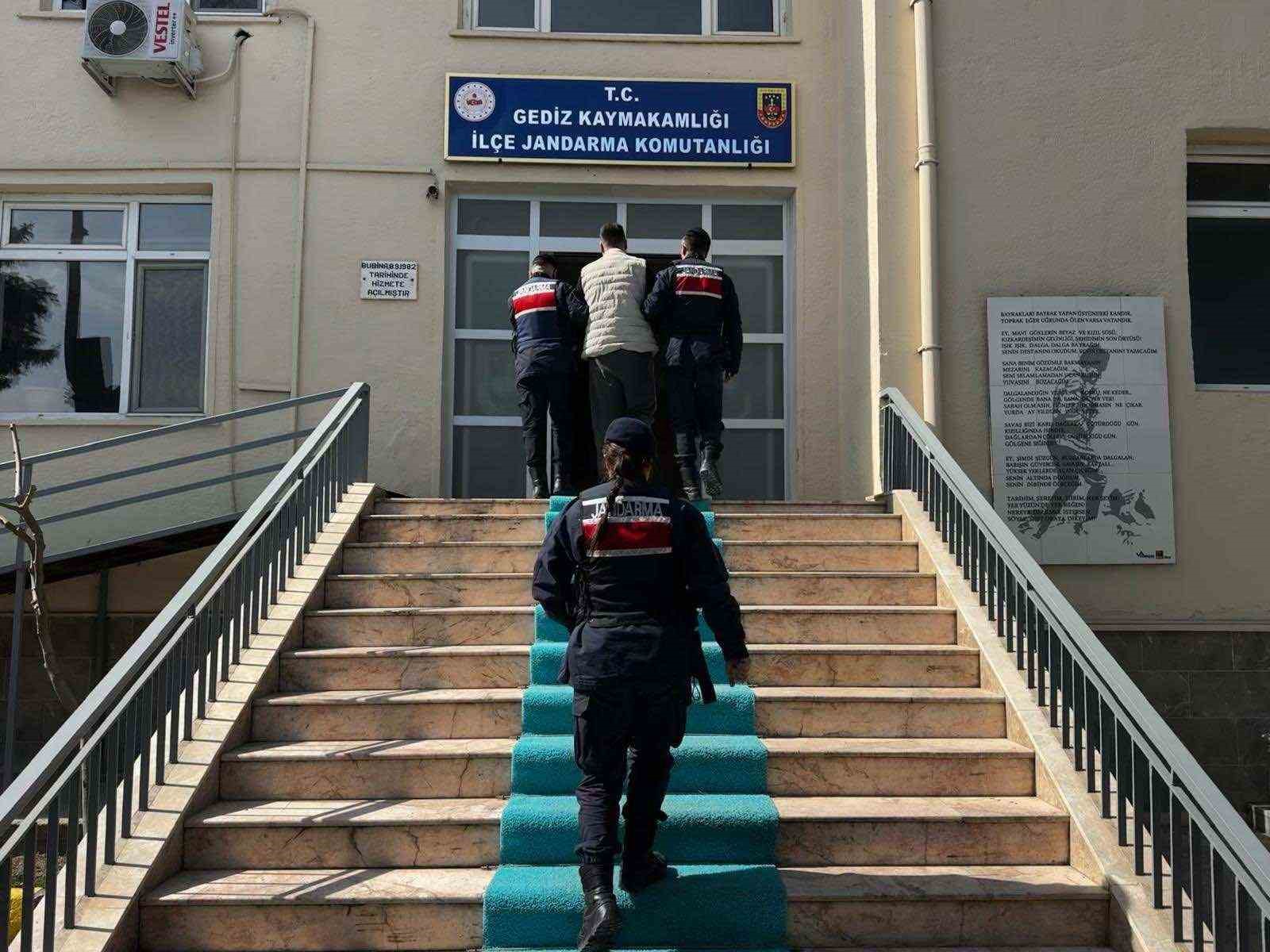 Cezaevi firarisi Gediz’de yakalandı
