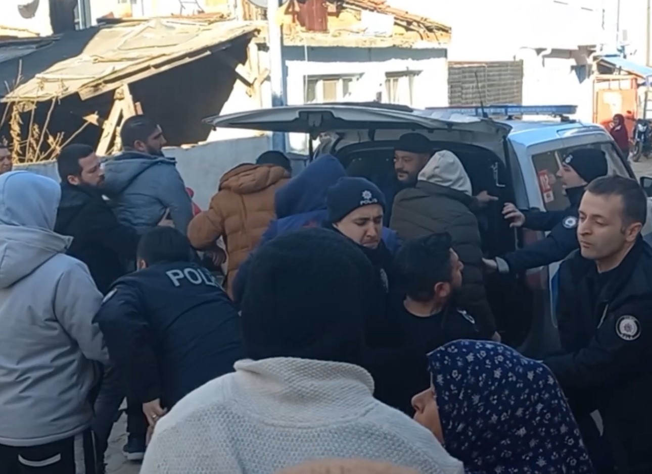 Cezaevinden kaçan mahkum mahalleyi birbirine kattı
